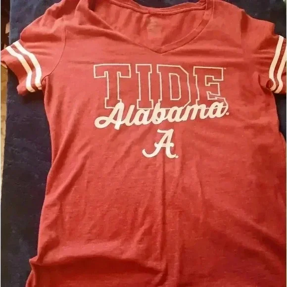 University of Alabama ladies shirt. Medium - Picture 2 of 4